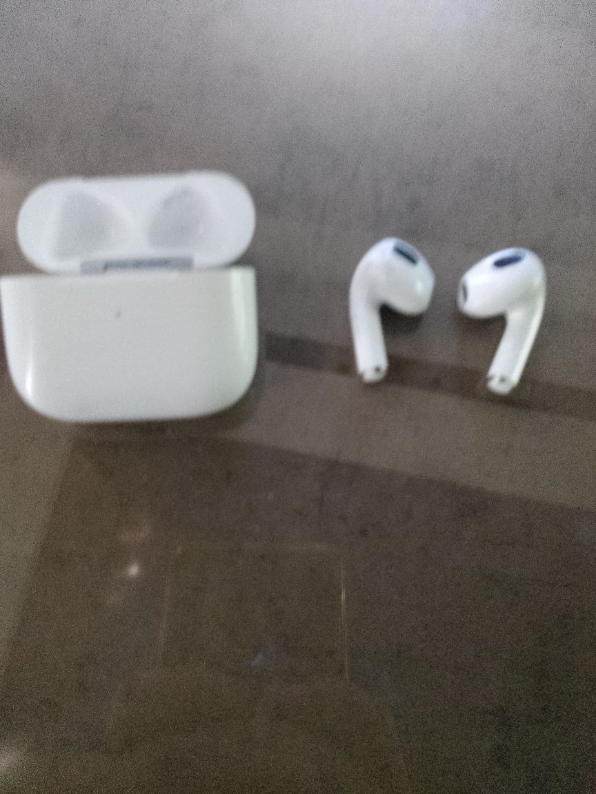 Продам наушники airpods