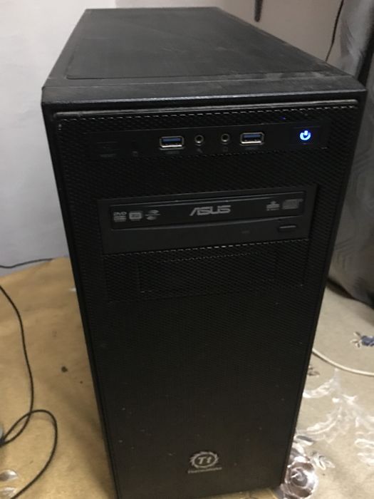 PC complet  tastatura si mouse fara monitor