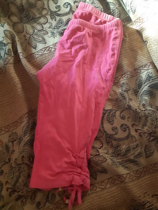 Pantaloni scurți pana la genunchi