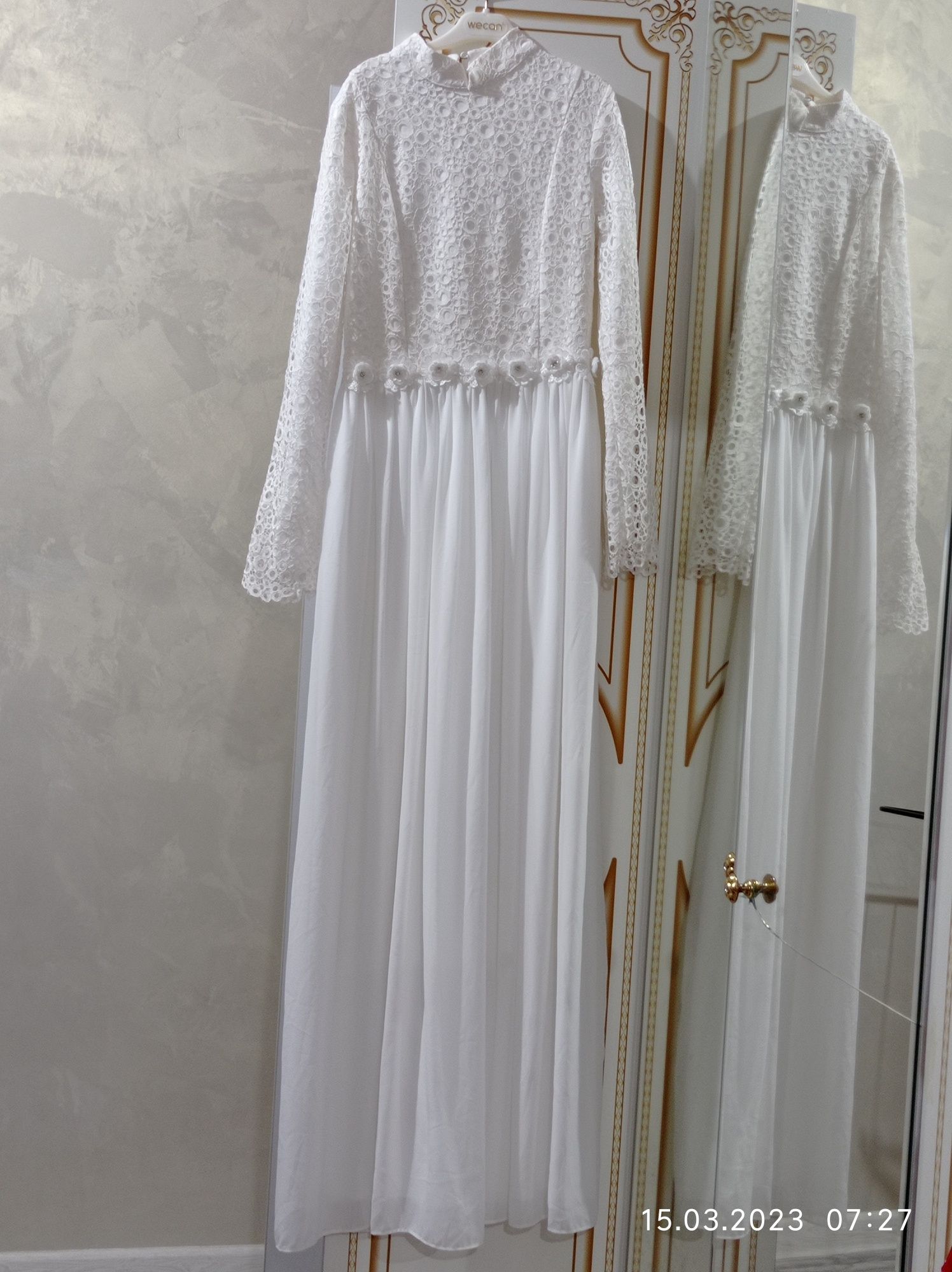 Продам белый платья на сырга салу