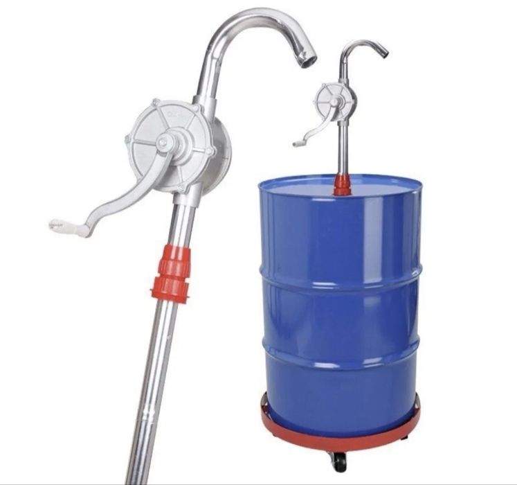 Ручной роторный насос из нержавеющей стали со шлангом в комплекте.