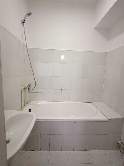 Срочно 4 хонали квартира тамирланган сотилади 7 микрн