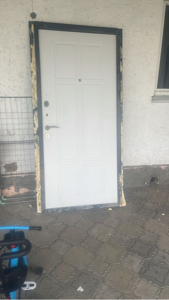 Продам в ходную дверь