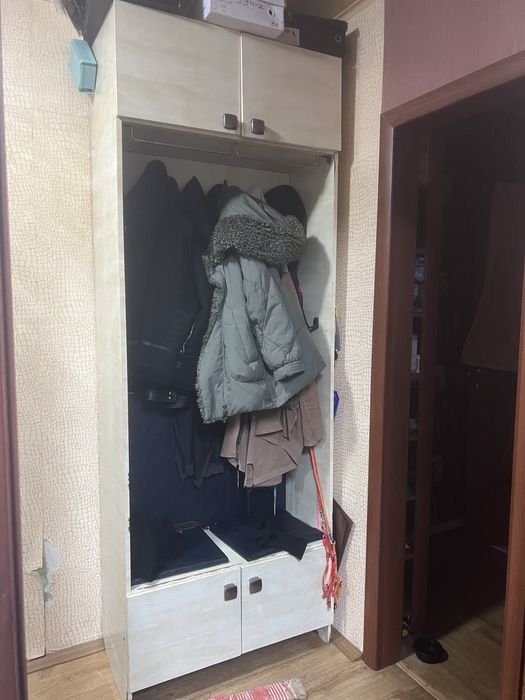Отдам бесплатно, шкаф в прихожую . Самовызов.