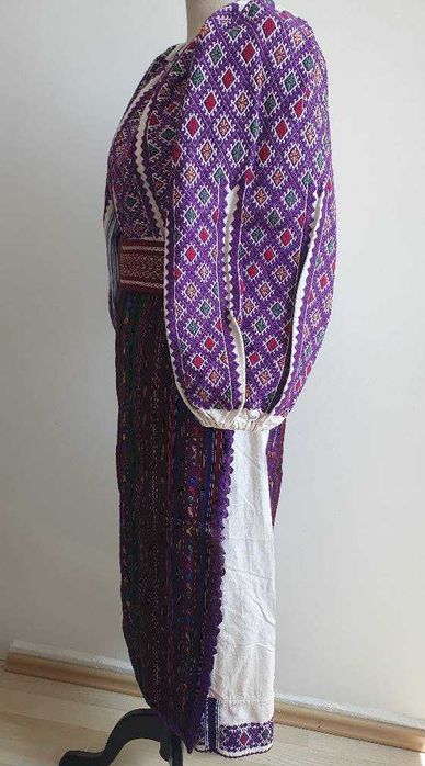 Costum popular (ie/camasa cu poale, catrinte/fote/sorturi/zadii, brau)