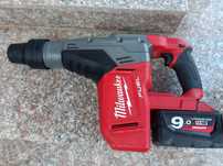 Milwaukee rotopercutor pe acumulator nou.
