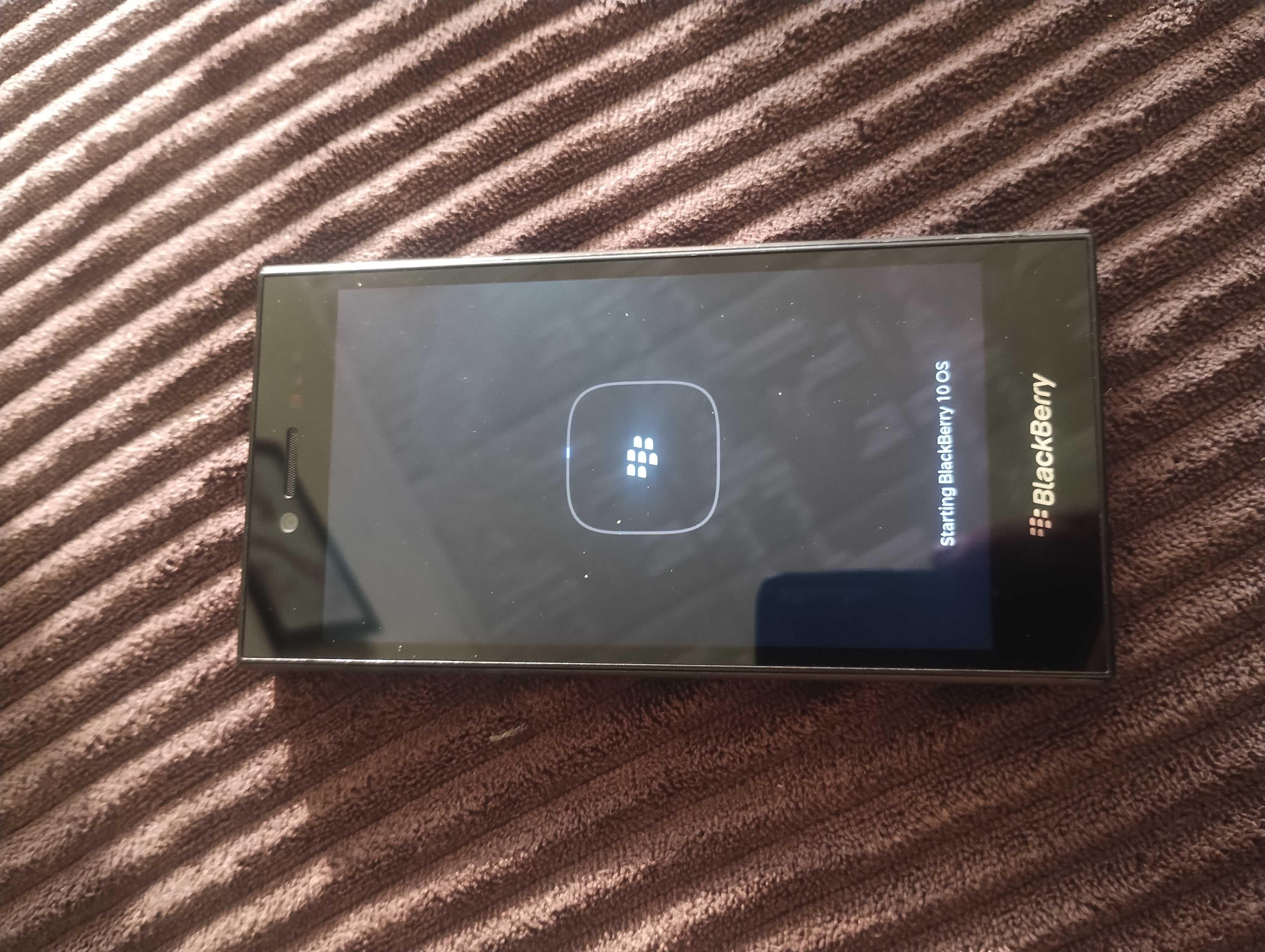 Продавам blackberry 10 OS
