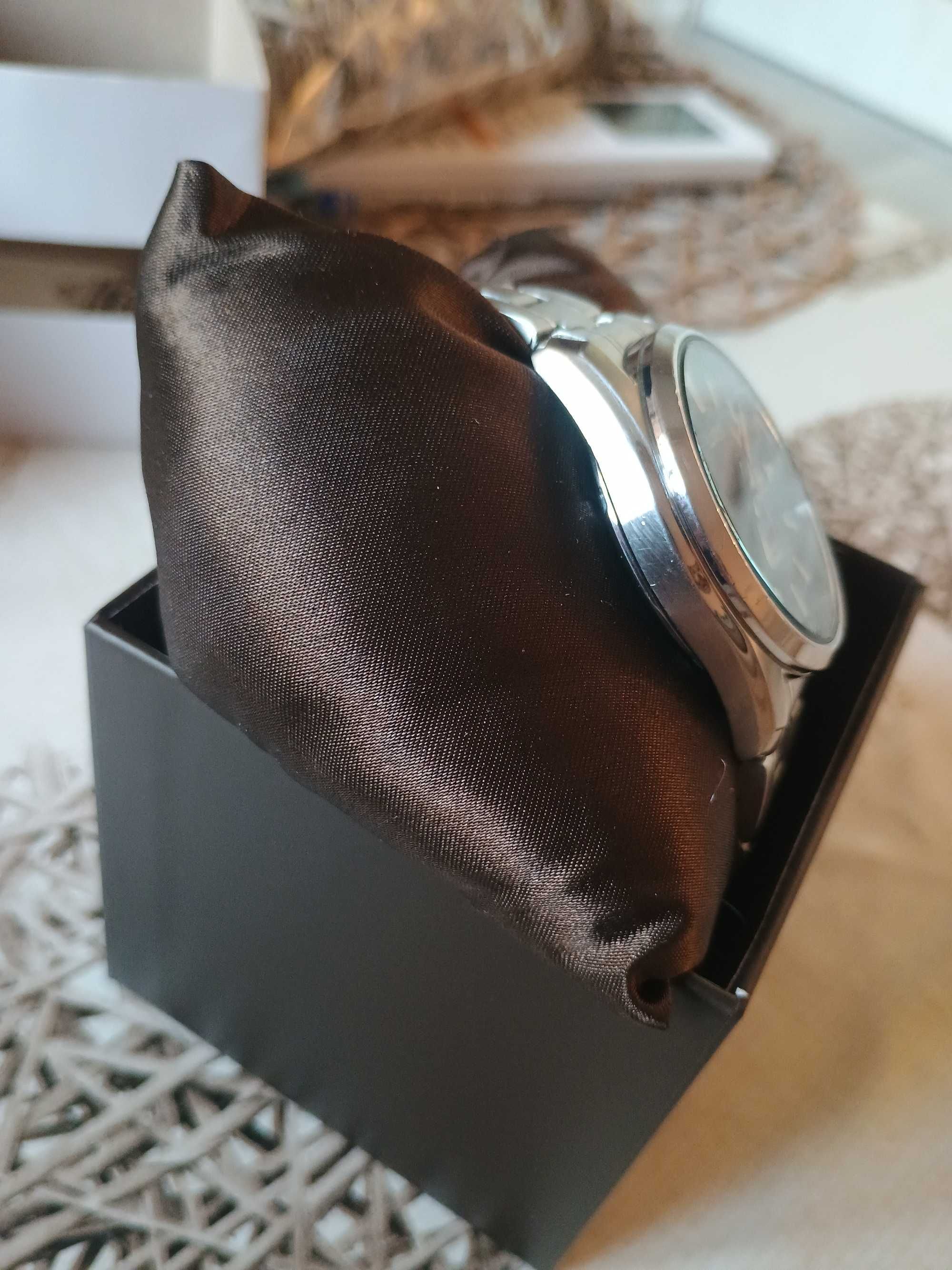 Часовник Lorus automatic 10 bar. Часовникът е в доста добро състояние.