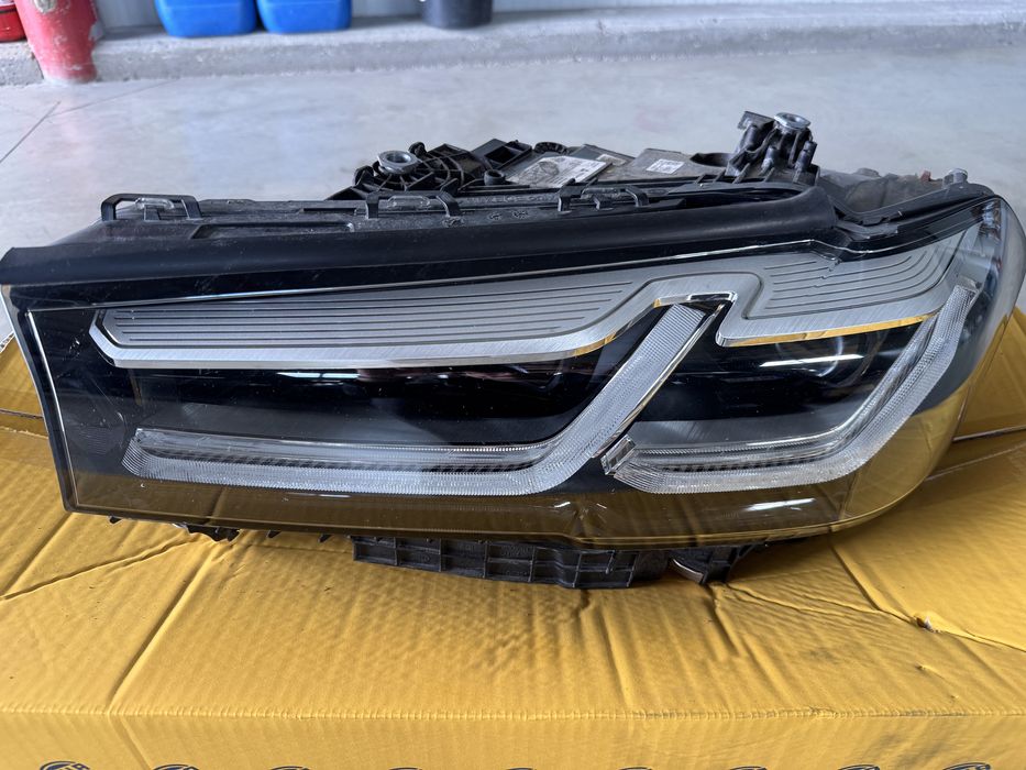 Far stanga bmw g30 LED