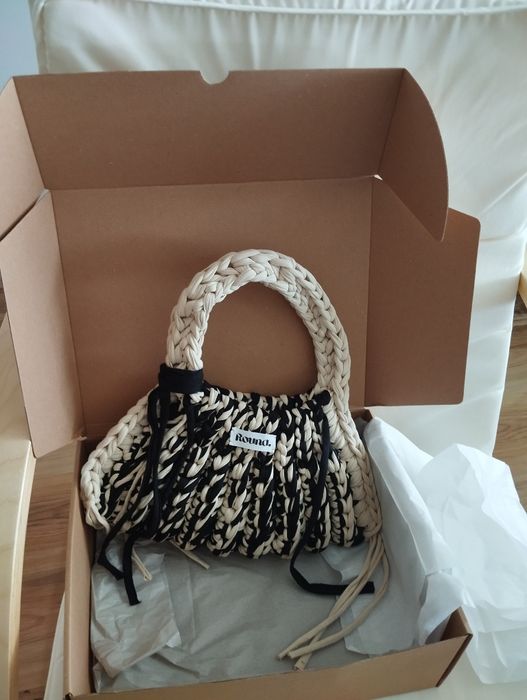 Чанта в бежово и черно