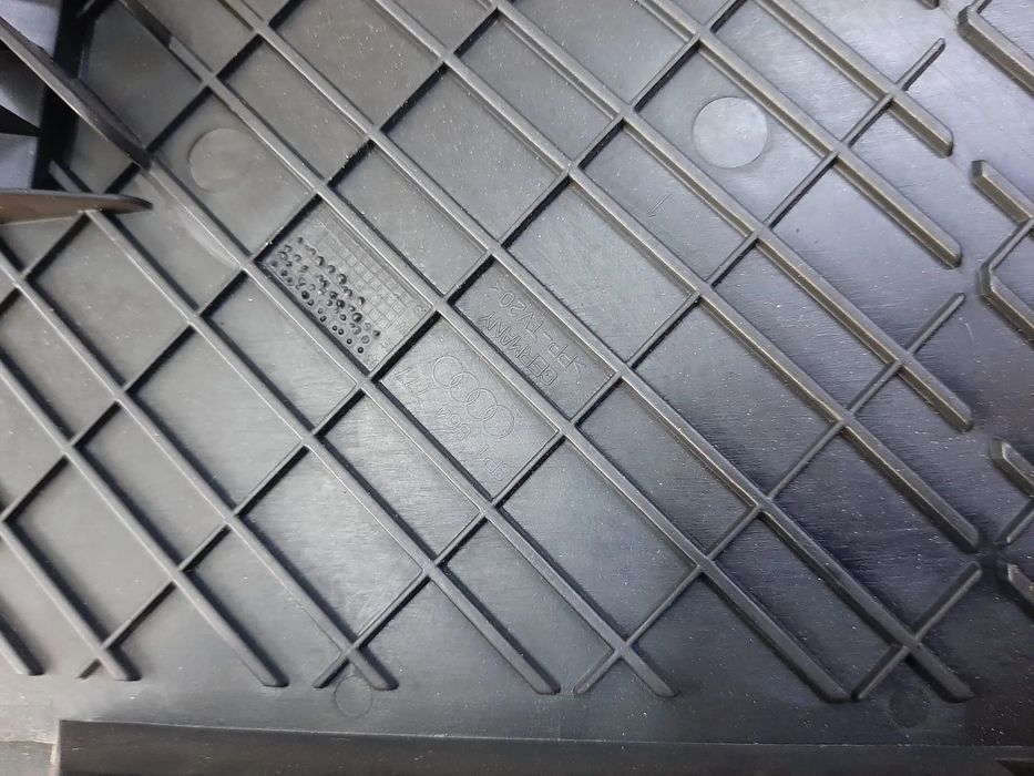 suport picior stanga fata audi a3 8p 8p1864777