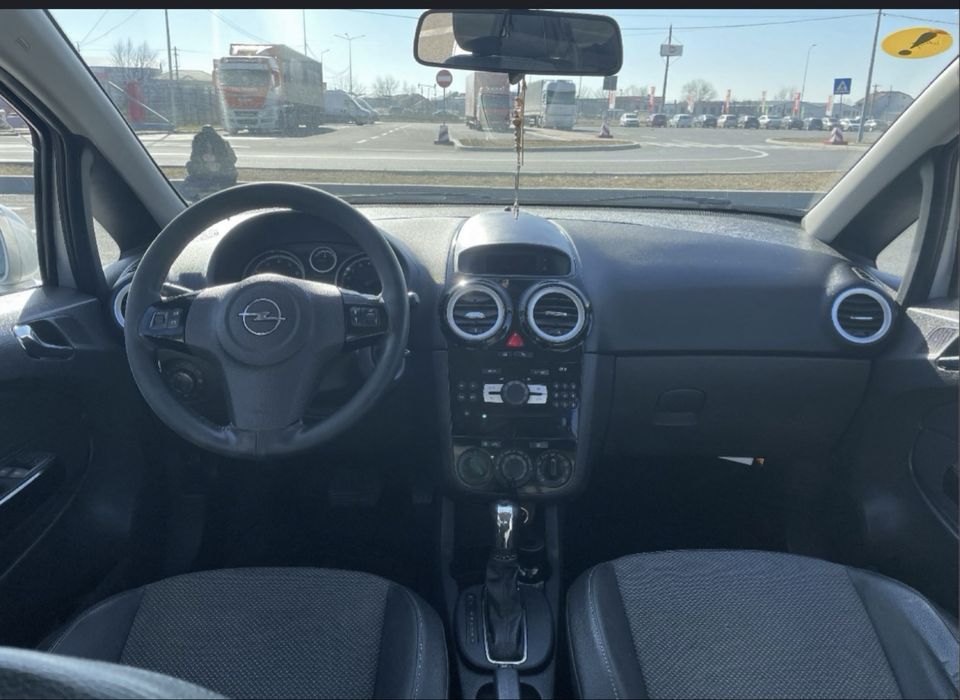 Vând opel corsa 1.4 automat