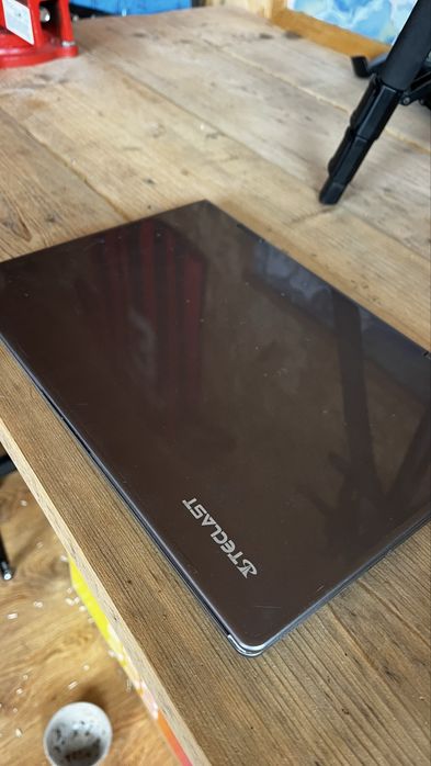 Teclast F5 11.6’ 8gb 128 gb windows 10. 2 в 1, въртящ се дисплей.