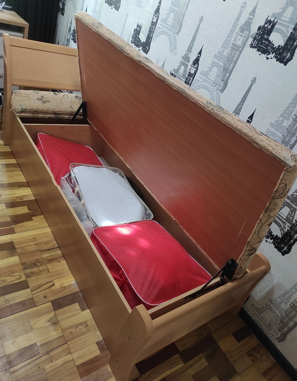 Кровать  односпальная ( в комплекте 2 шт)