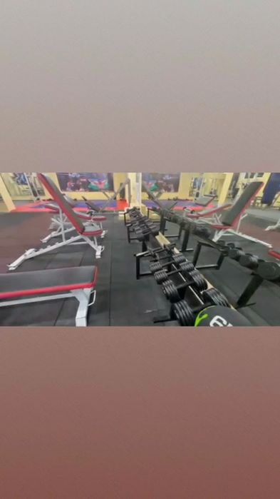 Ishlab turgan fitnes zal anjomlari kamplekt sotiladi