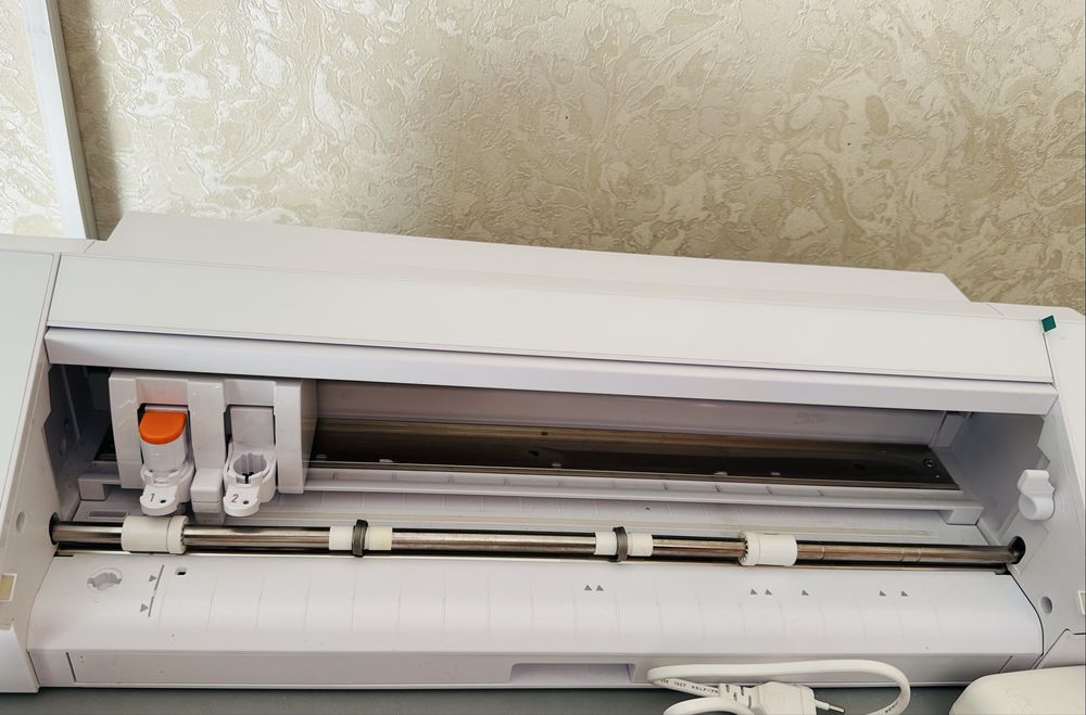 Режущий плоттер Silhouette Cameo 4+