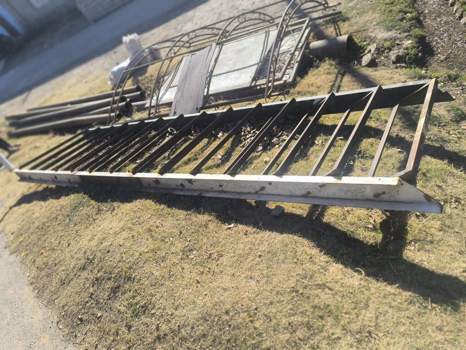 Темир дарвоза ва Зина сотилади