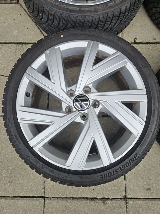 Оригинални джанти със зимни гуми за Vw Golf 225 40 18