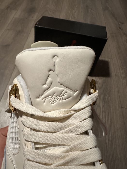 Jordan 4 Metalic Gold