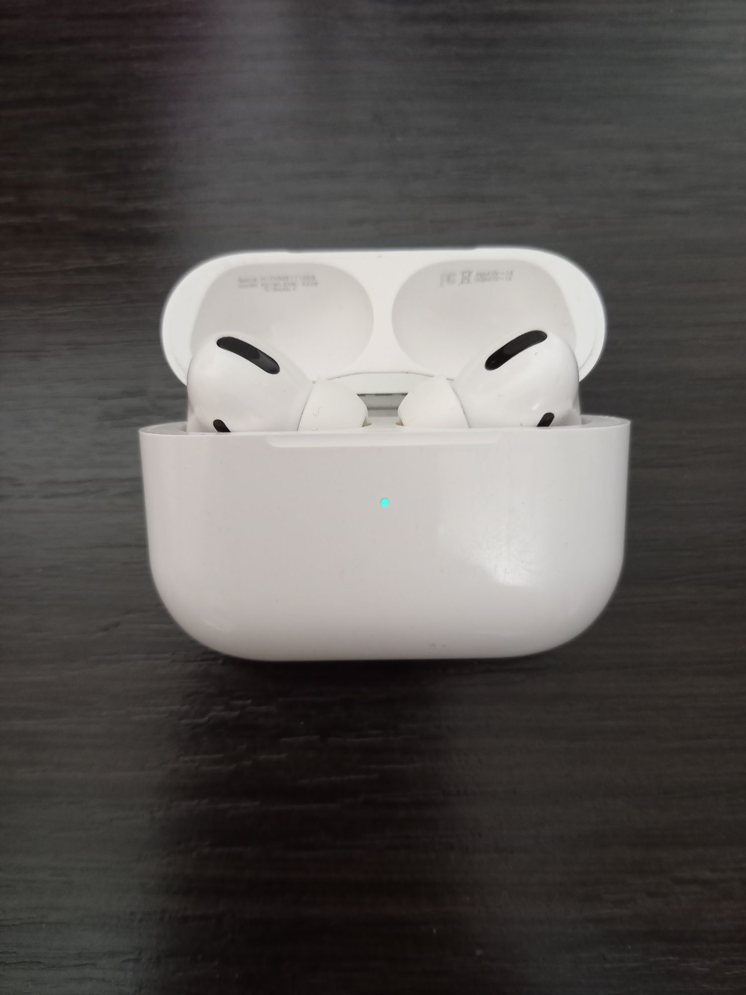 Продам  Apple Airpods Pro with