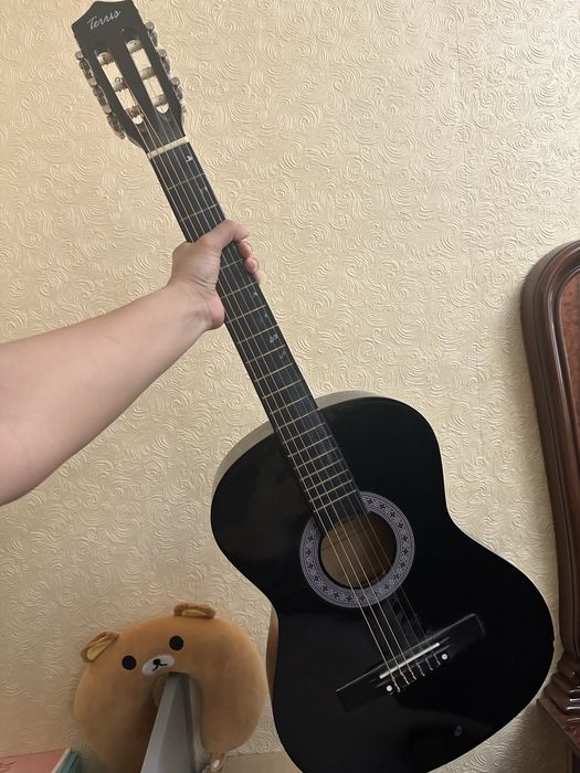 Гитара черная 6ти струнная