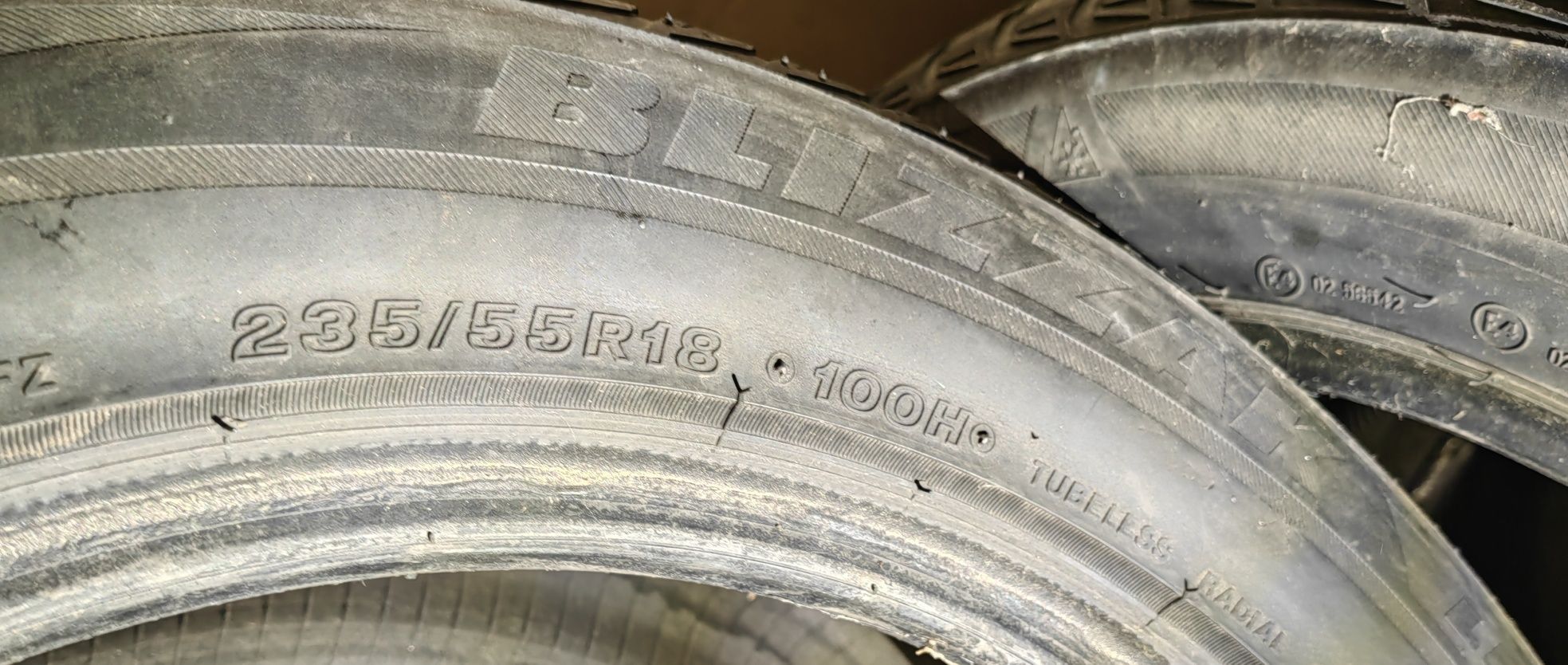 235 55 18 зимни Bridgestone Blizzak LM-80