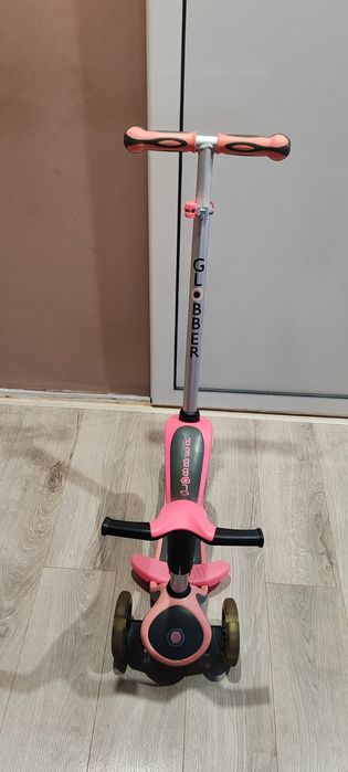 Детска тротинетката Globber Evo 4 в 1 със светещи колела