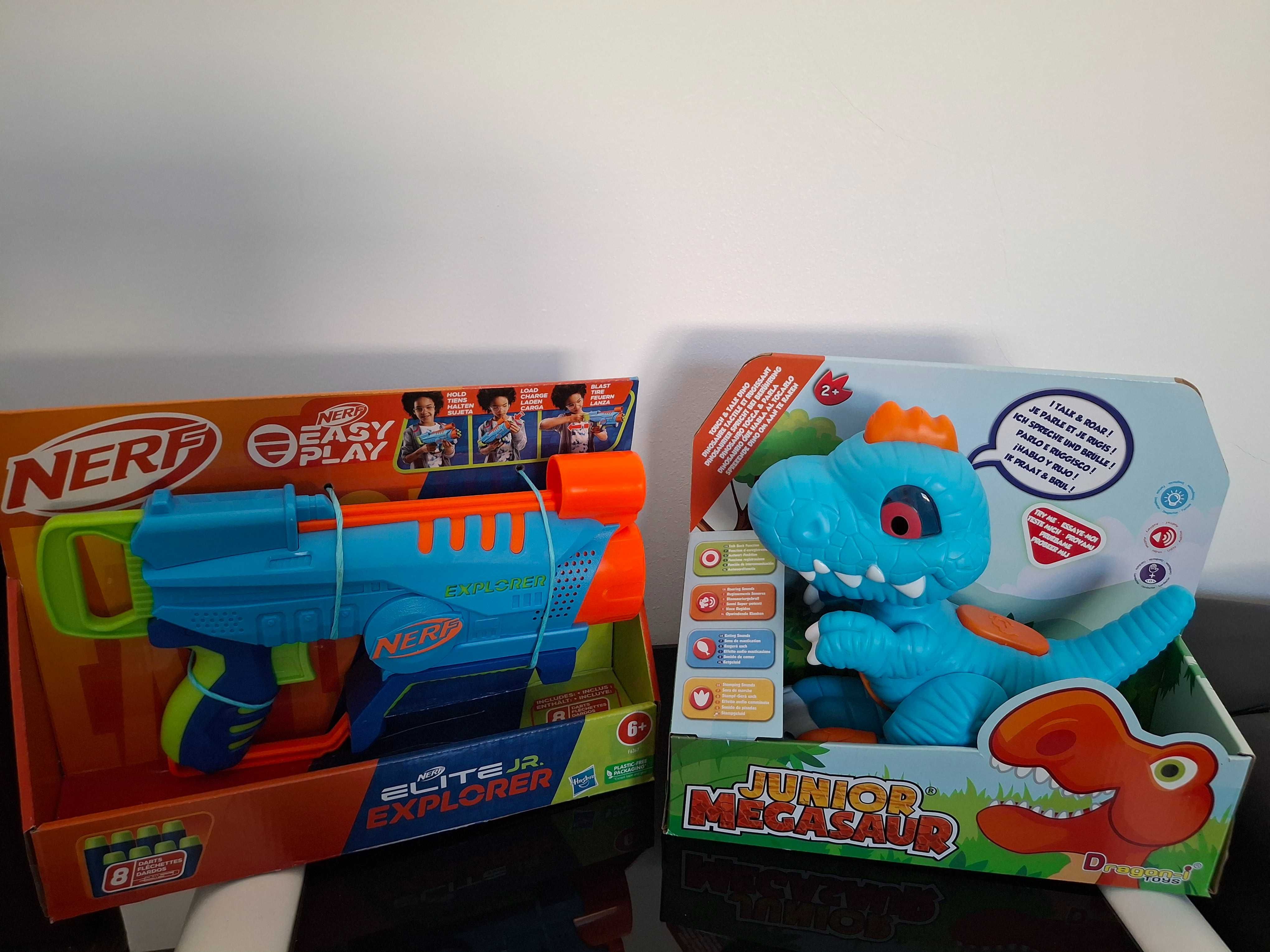 Vand lot  jucarii cu arma Nerf Elite si dinozaur interactiv