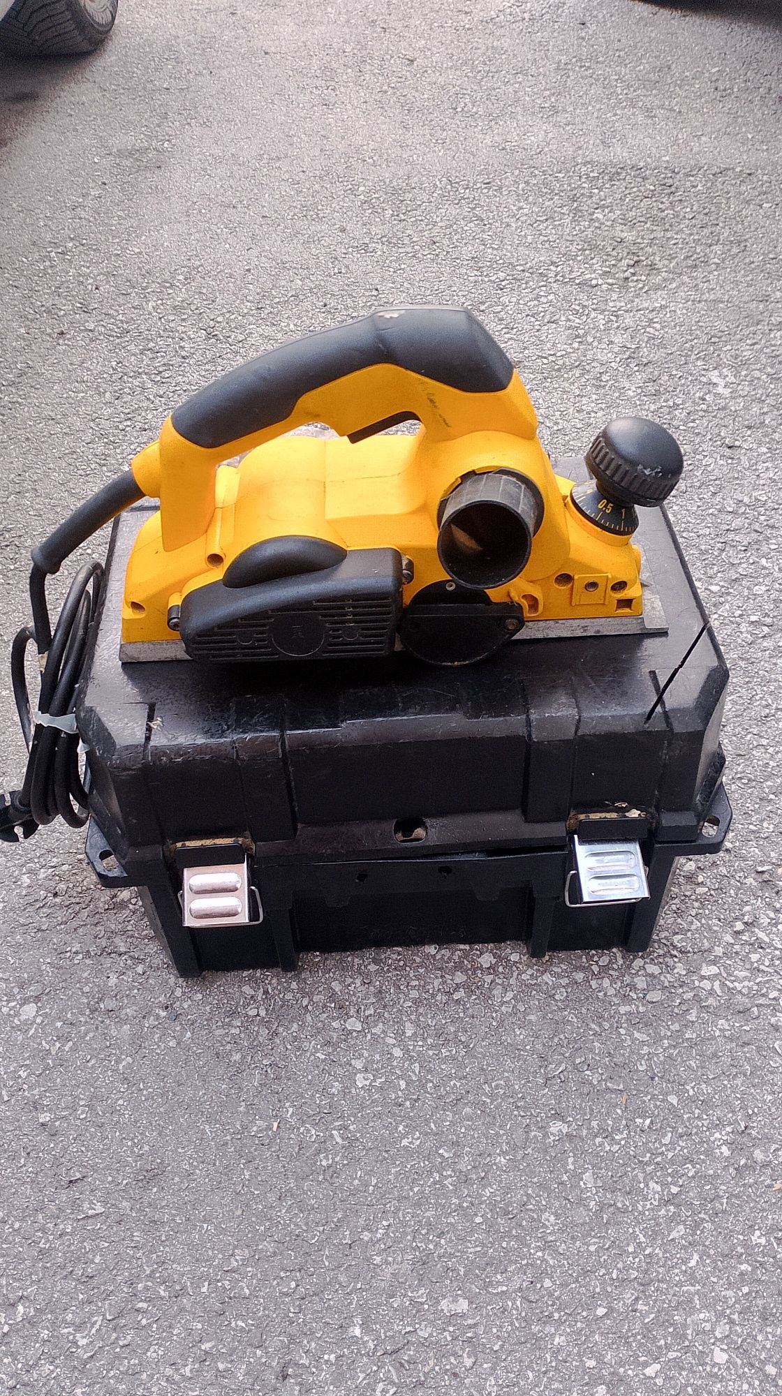 Електрическо ренде DeWALT D26500K, 1050 W, 0-4 мм
№ в каталога: BG3153