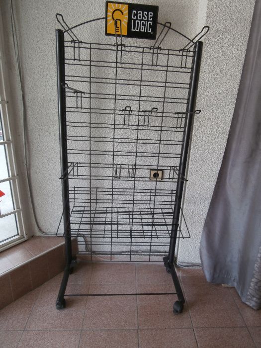 Метален стелаж на колела