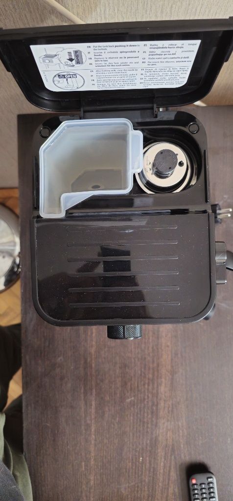 Кафемашина DELONGHI EC 235.BK