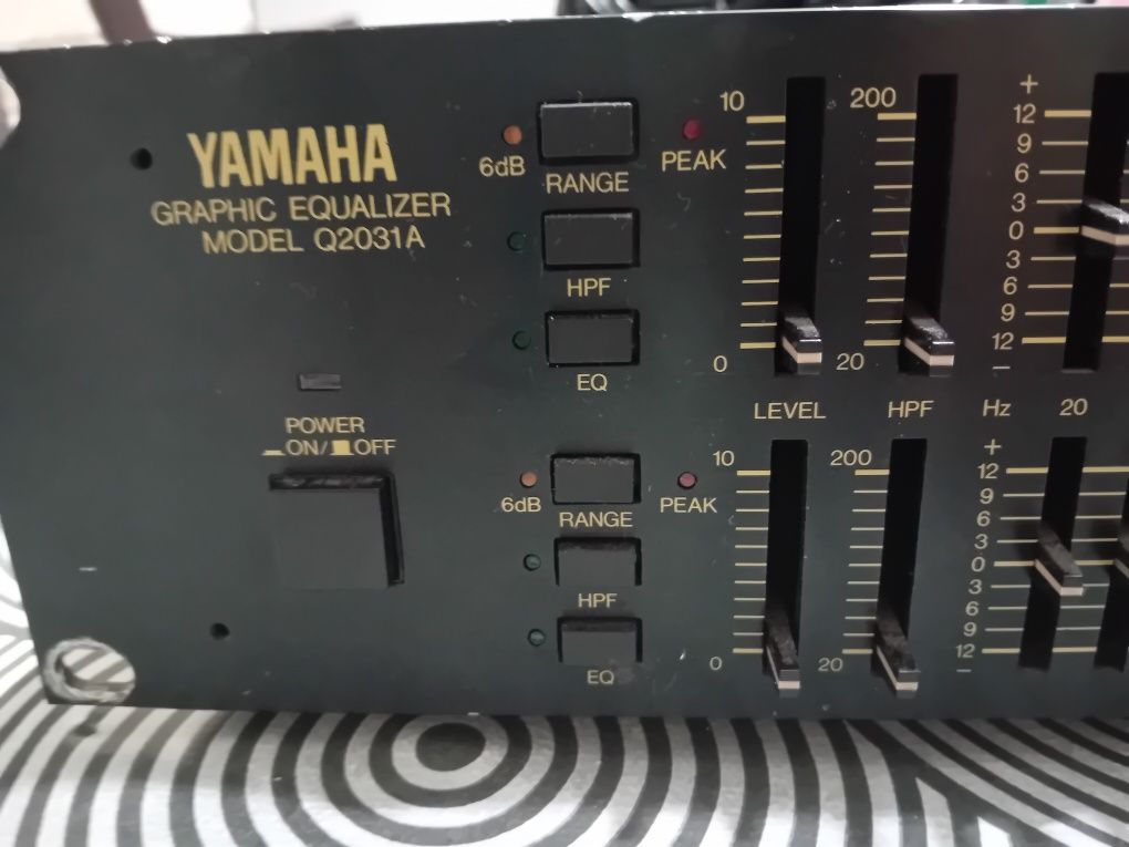 Профисионален еквалайзер YAMAHA Q2031A