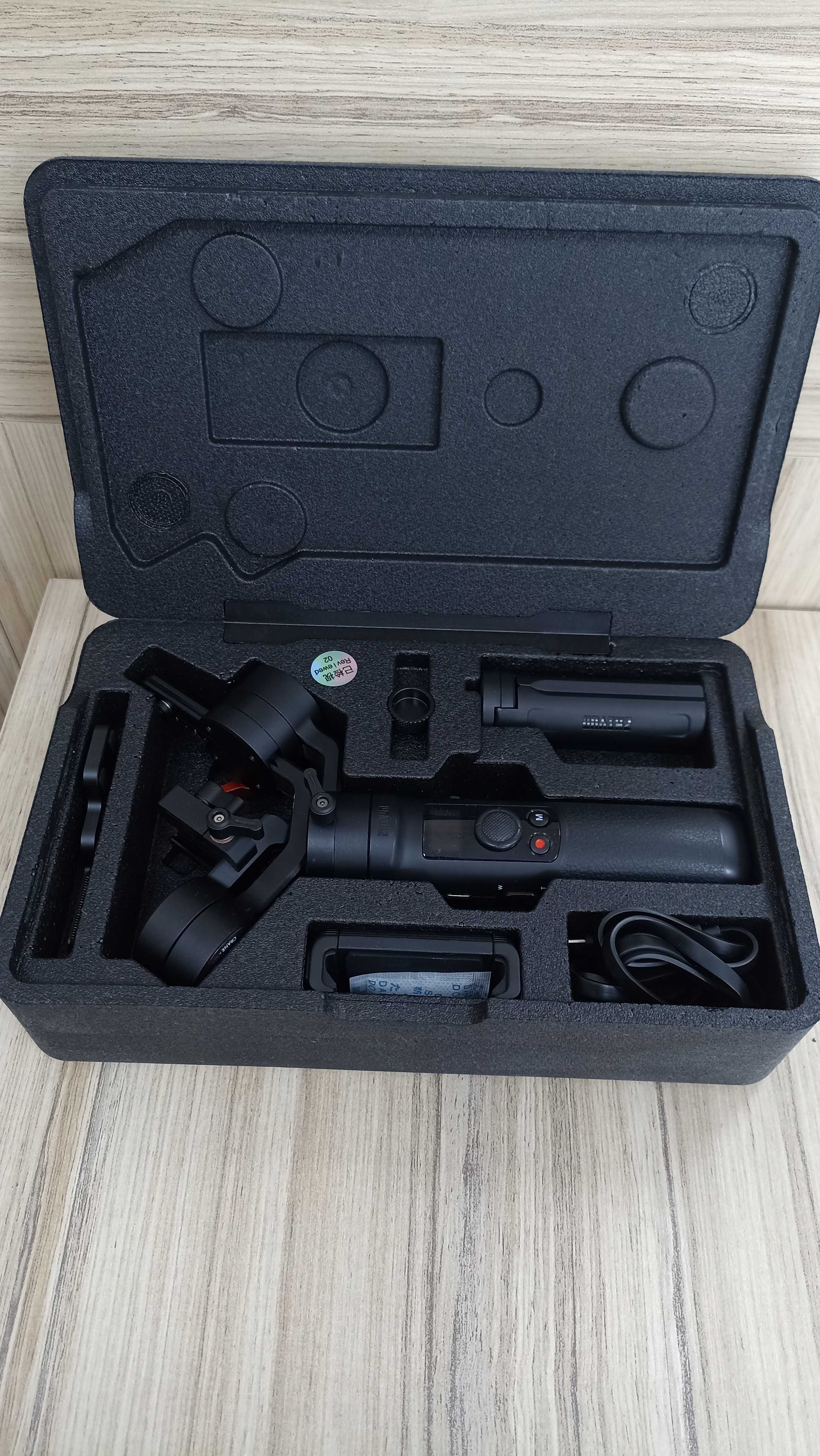 Камера Sony ZV1,  Стабилизатор Zhiyun Crane M2 като нови