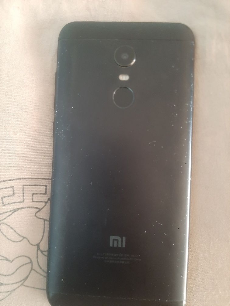 Redmi 5 plus 3/32sotiladi holati yahshi karopka dakuminti bor