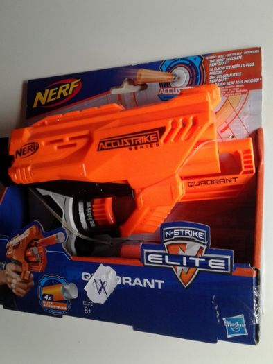 Pistol cu gloante buretoase Nerf Quadrant gama Elite Accustrike, nou