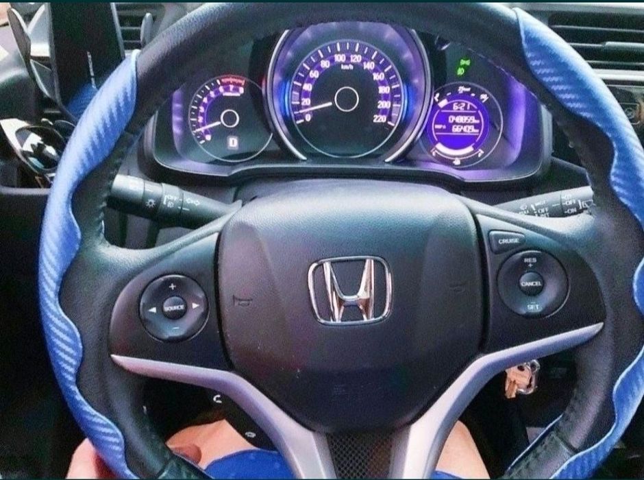 Model Husa Volan din 2buc, aspect sport, montaj rapid