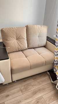 Продам диван расклалной с пуфиком мягкий