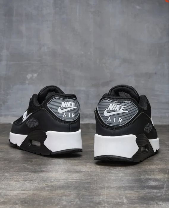 Продам мужские кроссовки Nike Air Max 90, 42 размер Новые