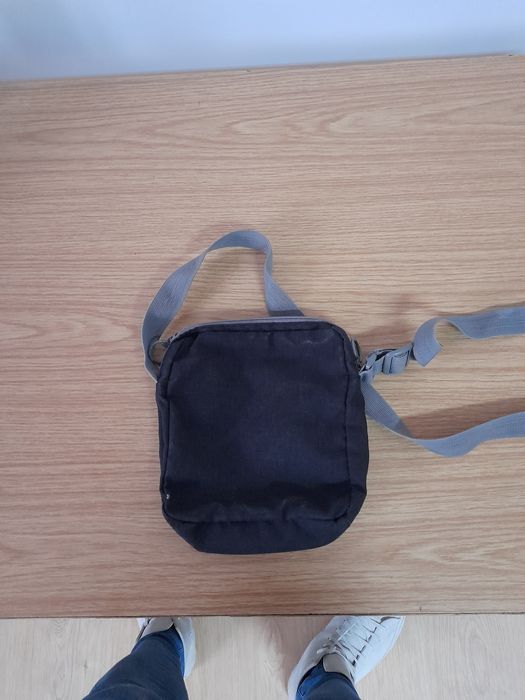 Vând borsetă originală ,preț 70 de lei