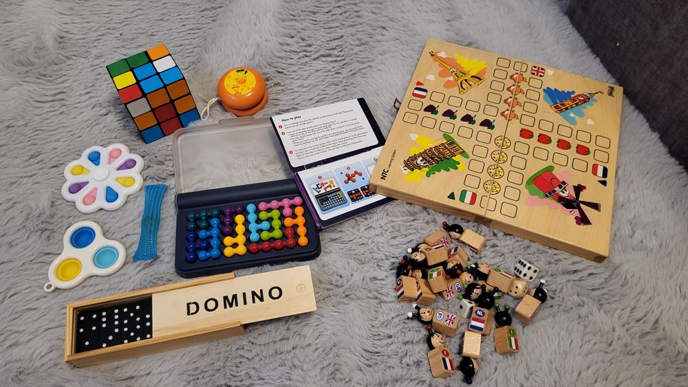 Настолни игри - Домино, Не се сърди човече, йо-йо, кубче на Рубик