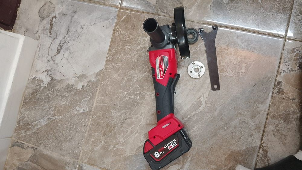 Flex Milwaukee cu variator si baterie de 6A NOU