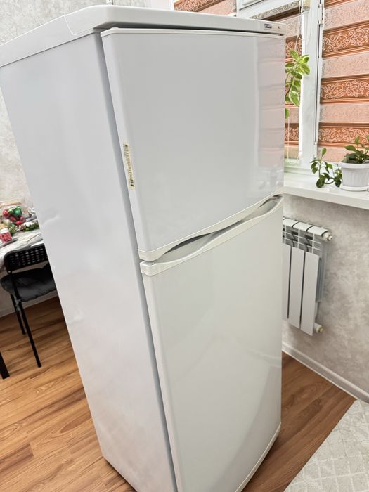 продается холодильник