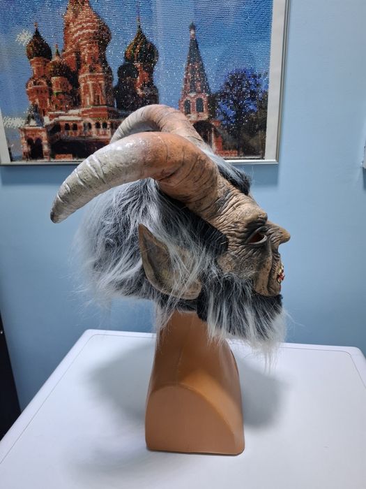 Маска латексова неупотребявана