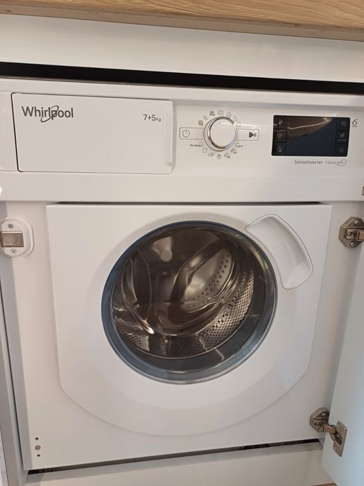 Пералня със сушилня за вграждане whirpool