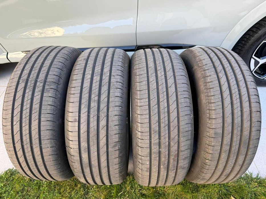 Anvelope 215/55 R17 Goodyear EfficientGrip Performance 2 - Aproape NOI