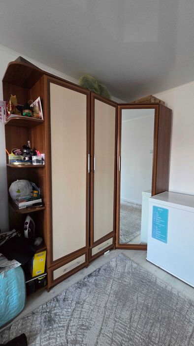 Шкаф угловой в хорошем состоянии