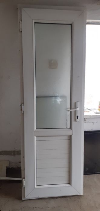 Продам пластиковых Дверь высота 201  ширина 81    хорошем состояние пр