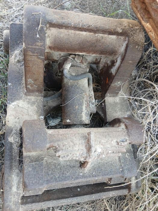 Адаптор замок сотилади. SAMSUNG 132 VOLVO 130. 145 га