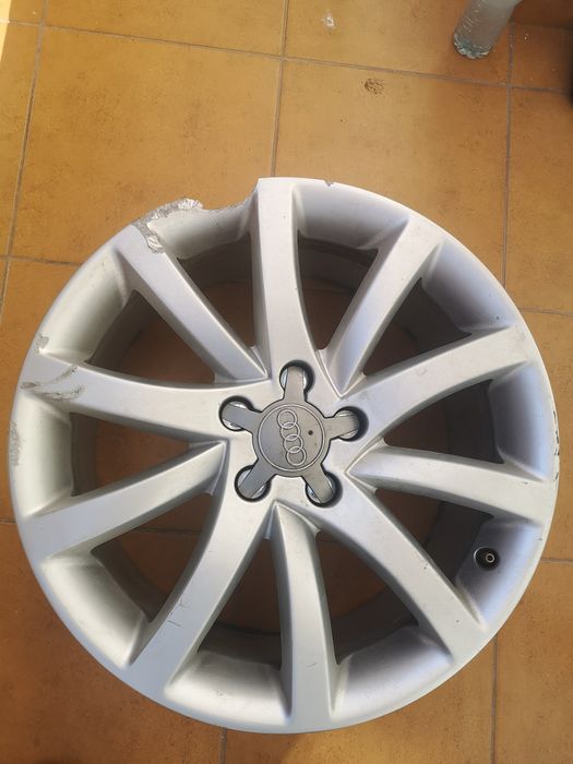Vând jante originale Audi