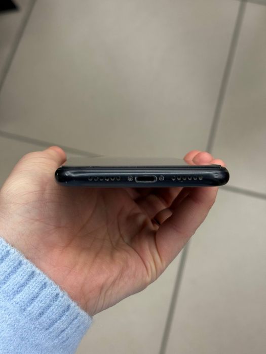 Продам iPhone XR